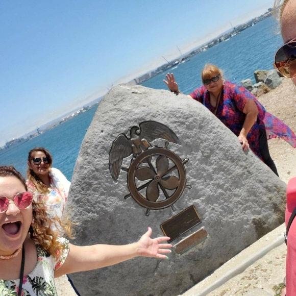 Meet your Posher, Iris - Picture 3 of 4